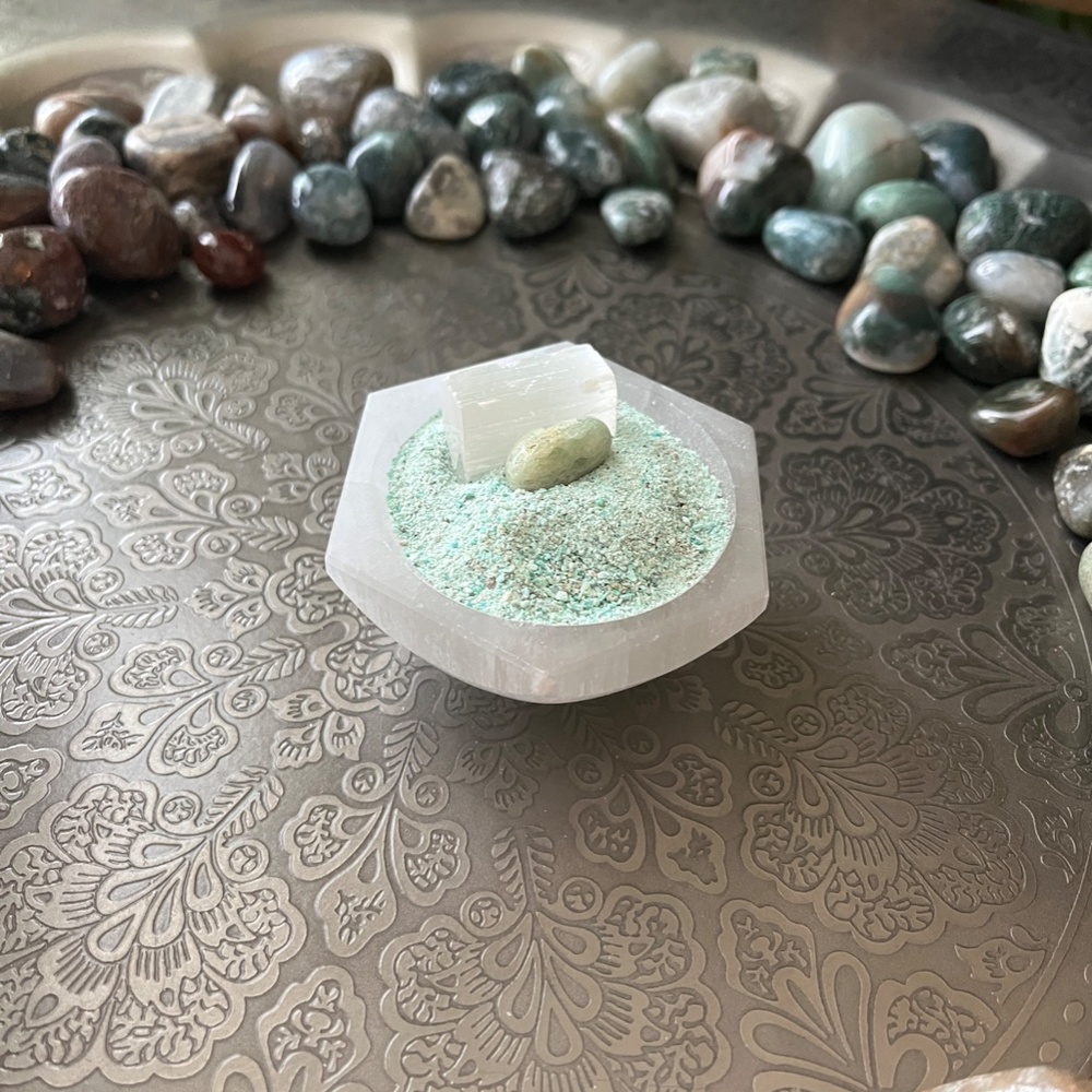 Mini White Selenite Hexagon Bowl - Picture 8 of 8